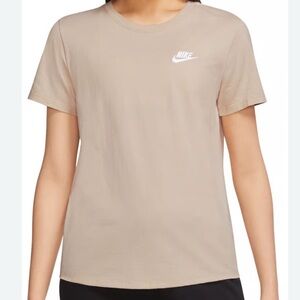 Nike boxy tee size M